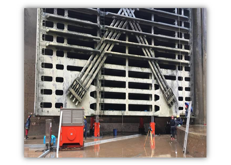 三峽南北二線(xiàn)提升器，提升高度175m ～185m